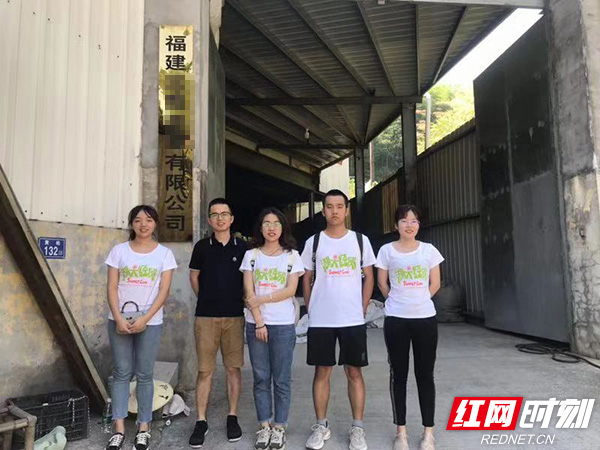 黄柏乡实践团成员走访企业.jpg